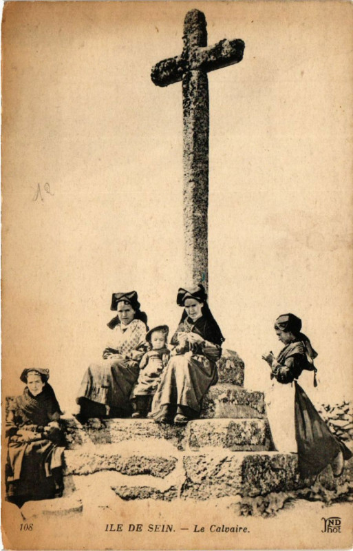 Carte postale ancienne Ile-de-Sein - Le Calvare à Île-de-Sein