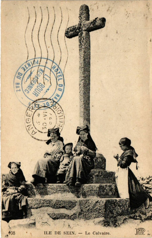 Carte postale ancienne Ile-de-Sein - Le Calvaire à Île-de-Sein