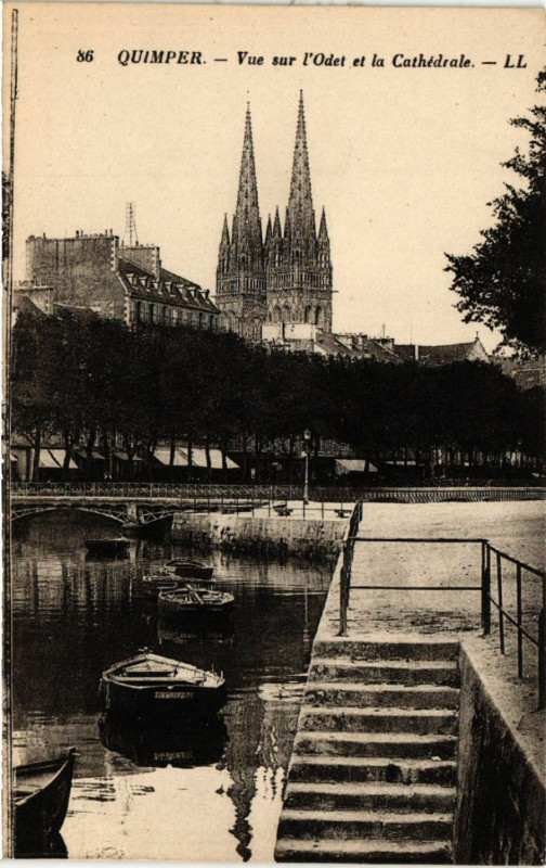 Carte postale ancienne Quimper - Vue sur l'Odet et la Cathédrale à Quimper