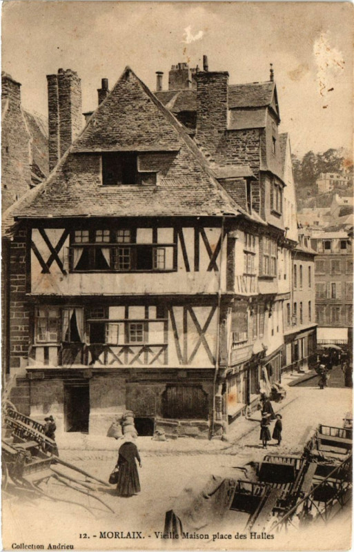 Carte postale ancienne Morlaix - Vieille Maison place des Halles à Morlaix