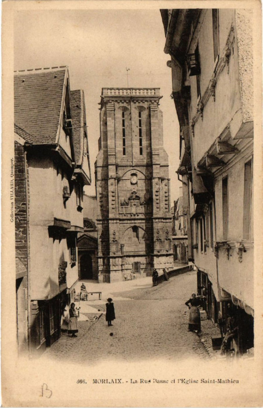 Carte postale ancienne Morlaix - La Rue Basse et l'Eglise St-Mathieu à Morlaix