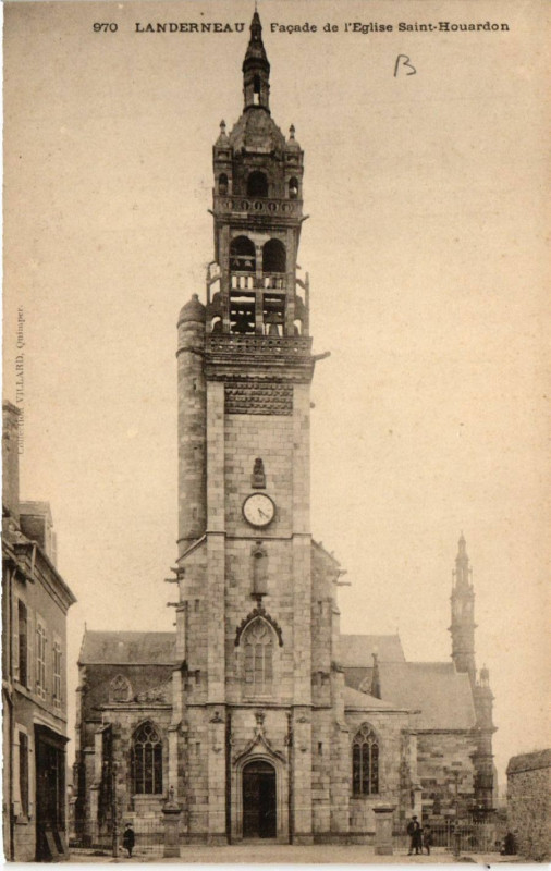 Carte postale ancienne Landerneau - Facade de l'Eglise St-Houardon à Landerneau
