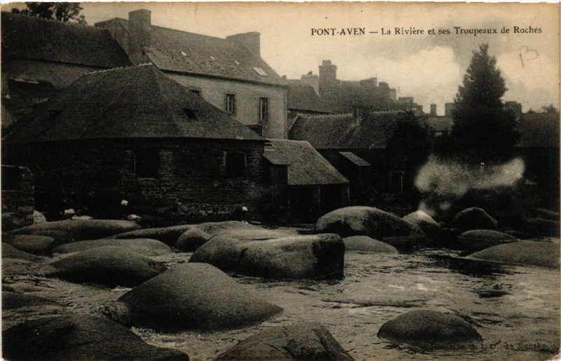Carte postale ancienne Pont-Aven - La Riviere et ses Trompeaux de Roches à Pont-Aven