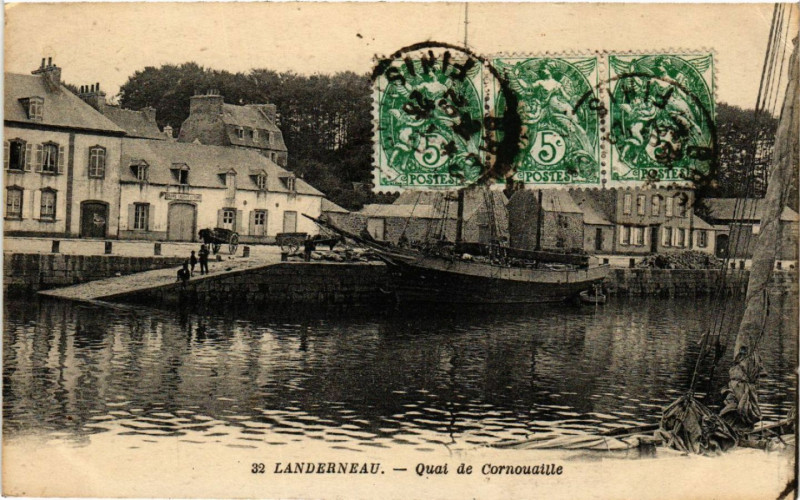 Carte postale ancienne Landerneau - Quai de Cornouaille à Landerneau
