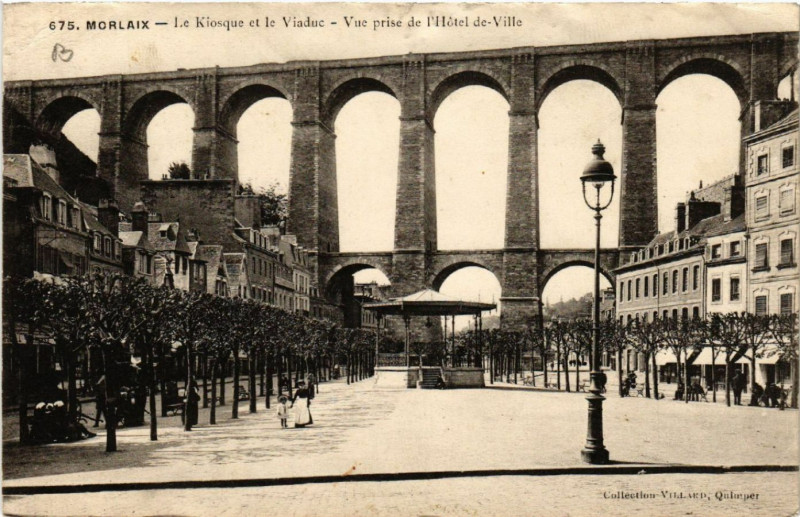 Carte postale ancienne Morlaix - Le Kiosque et le Viaduc - Vue prise de l'Hotel de Ville à Morlaix