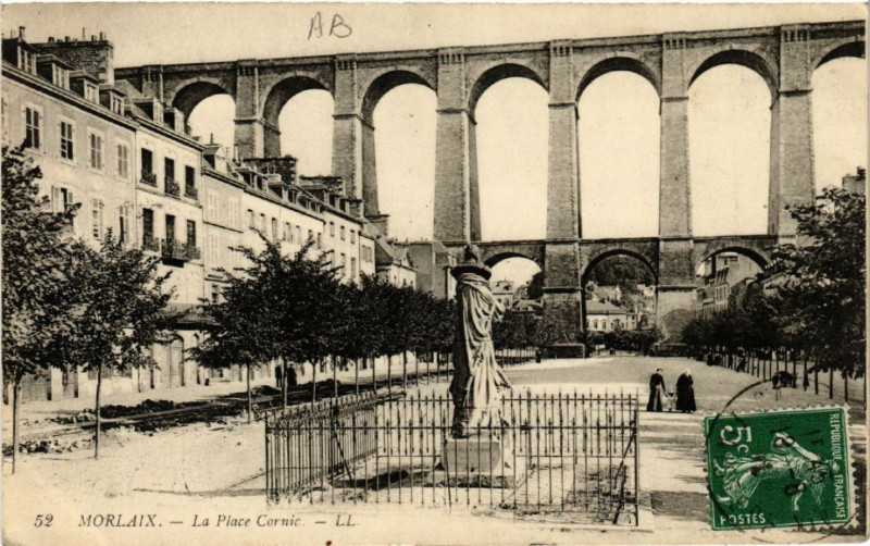 Carte postale ancienne Morlaix - La Place Cornic à Morlaix