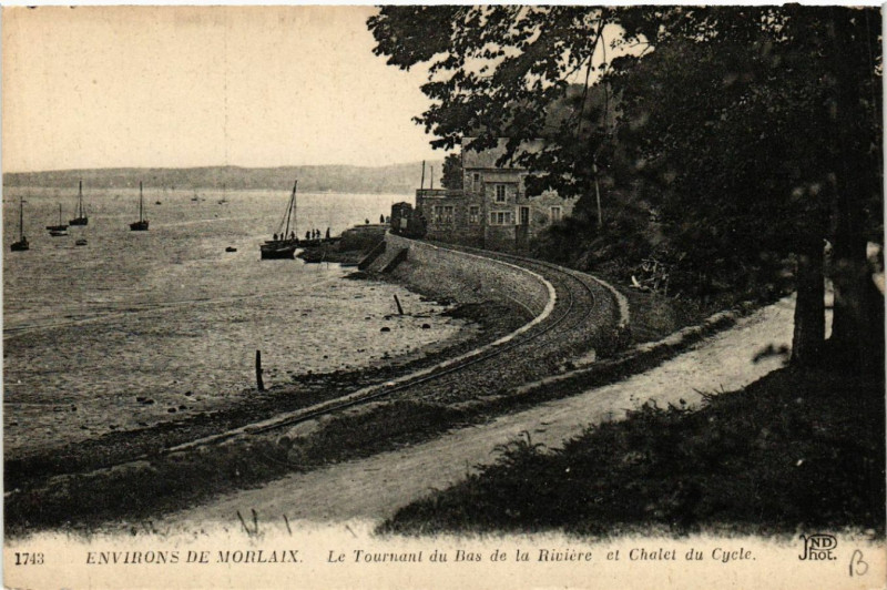 Carte postale ancienne Env. de Morlaix - Le Tournant du Bas de la Riviere et Chalet à Morlaix