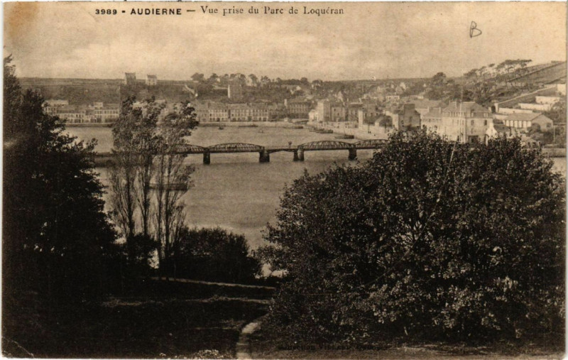 Carte postale ancienne Audierne - Vue prise du Parc de Loquéran à Audierne