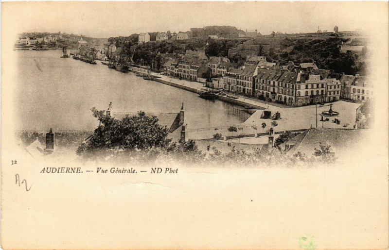 Carte postale ancienne Audierne - Vue Générale à Audierne