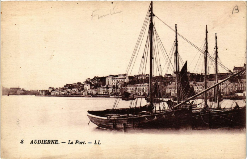 Carte postale ancienne Audierne - Le Port à Audierne