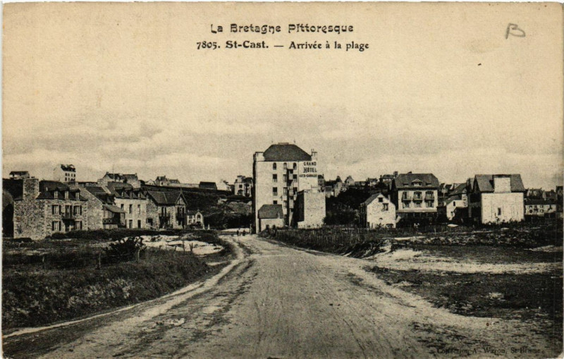 Carte postale ancienne La Bretagne Pittoresque - St-Cast - Arrivée a la plage à Cast