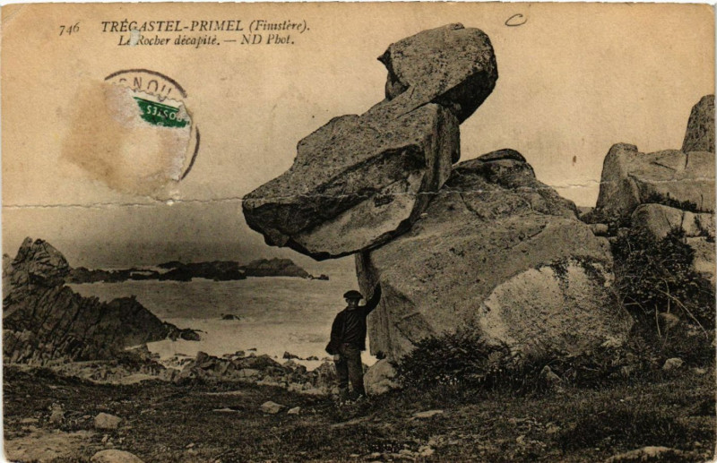 Carte postale ancienne Tregastel-Primel (Finistere) - Le Rocher décapite