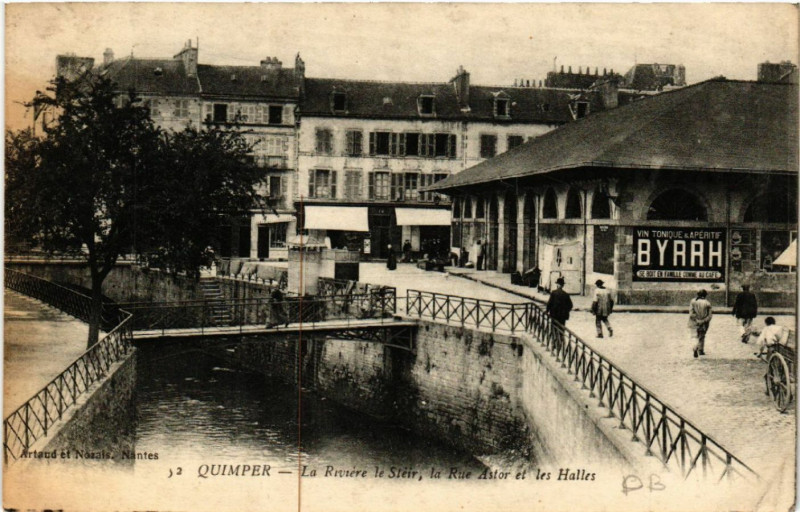 Carte postale ancienne Quimper - La Riviere le Steir la Rue Astor et les Halles à Quimper
