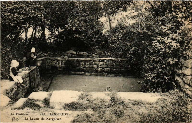Carte postale ancienne Le Finistere - Loctudy - Le Lavoir de Kergolven à Loctudy