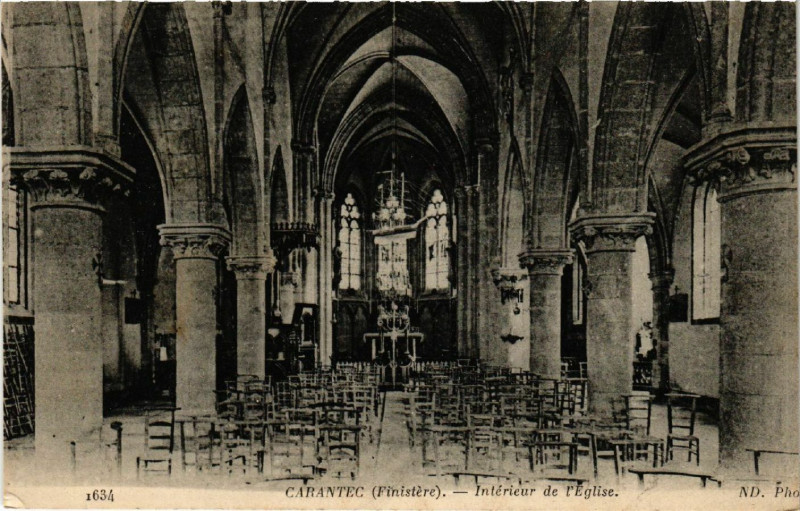 Carte postale ancienne Carantec (Finistere) - Intérieur de l'Eglise à Carantec