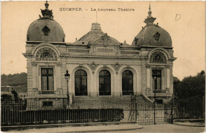 Carte postale ancienne Quimper - Le nouveau Théatre à Quimper