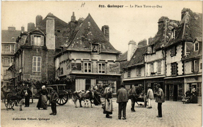 Carte postale ancienne Quimper - La Place Terre-au-Duc à Quimper