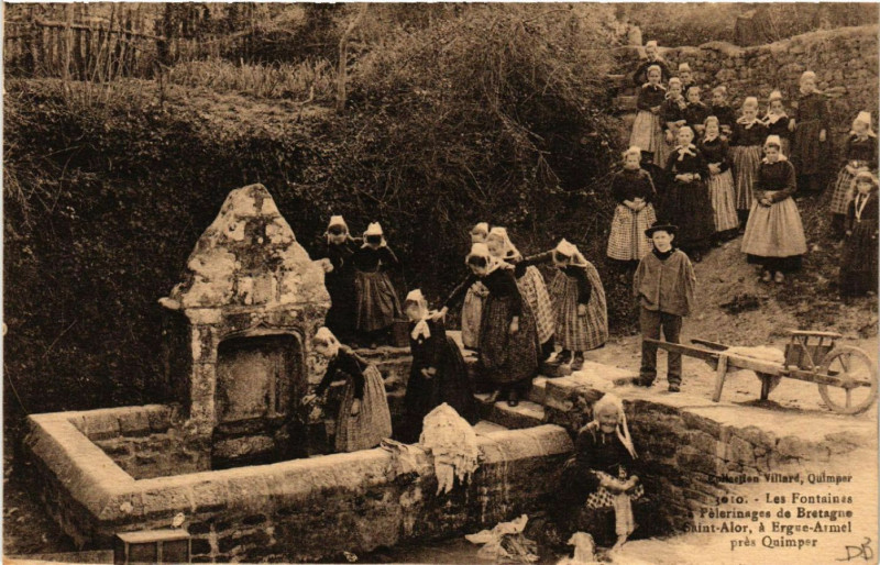 Carte postale ancienne Les Fontaines à Pèlerinage de Bretagne - Saint-Alor, à Ergue-Armel à Quimper