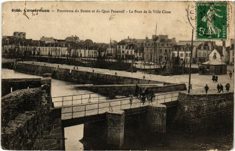 Carte postale ancienne Concarneau - Panorama du Bassin et du Quai Peneroff - Le Pont à Concarneau