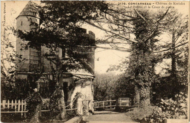 Carte postale ancienne Concarneau Chateau de Keriolet Le Beffroi et la Croix de pierre à Concarneau