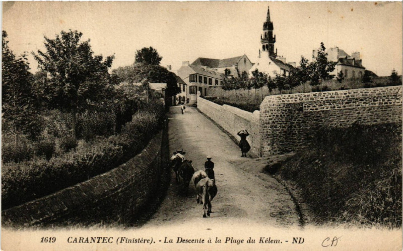 Carte postale ancienne Carantec (Finistere) - La Descente a la Plage du Kélem à Carantec