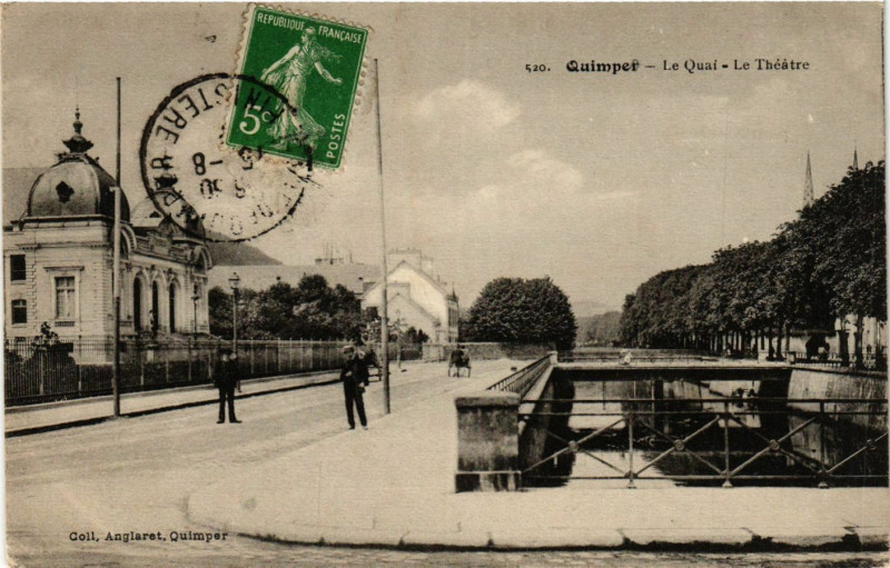 Carte postale ancienne Quimper - Le Quai - Le Theatre à Quimper