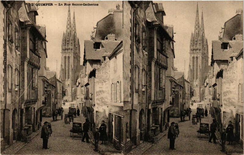 Carte postale ancienne Quimper - La Rue Ste-Catherine à Quimper