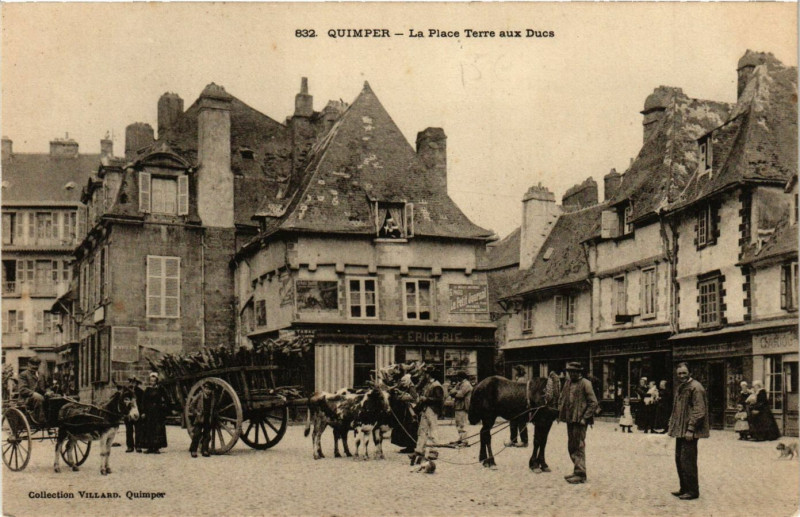 Carte postale ancienne Quimper - La Place Terre aux Ducs à Quimper