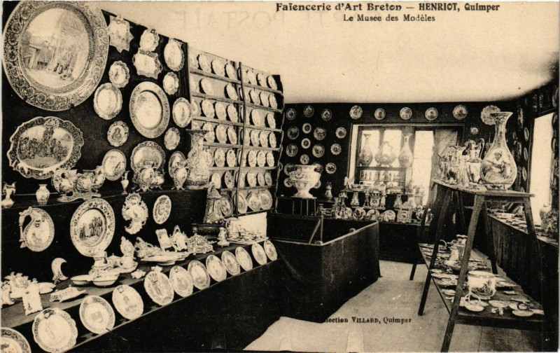 Carte postale ancienne Quimper - Henriot - Le Musée des Modeles à Quimper