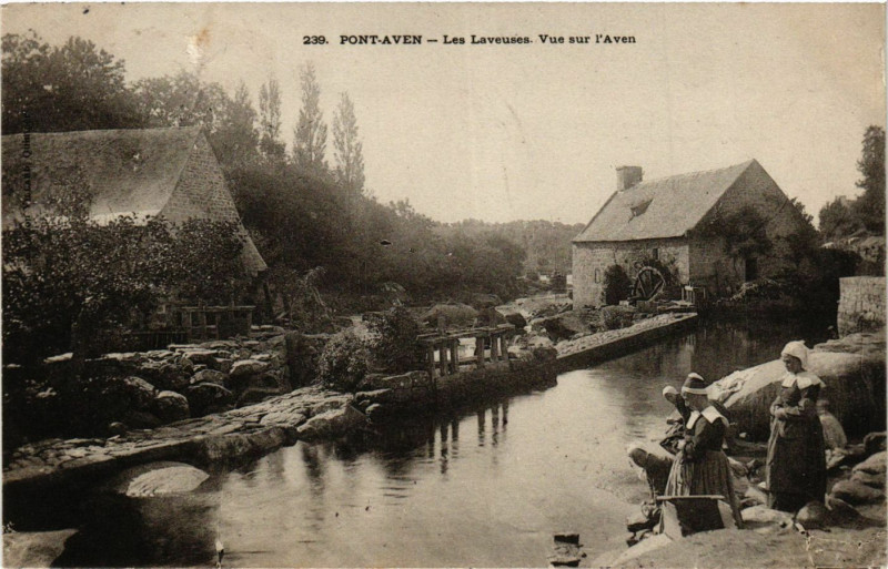 Carte postale ancienne Pont-Aven - Les Laveuses - Vue sur l'Aven à Pont-Aven