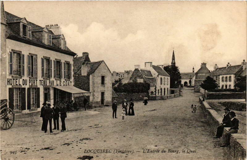 Carte postale ancienne Locquirec - L'Entrée du Bourg - le Quai à Locquirec