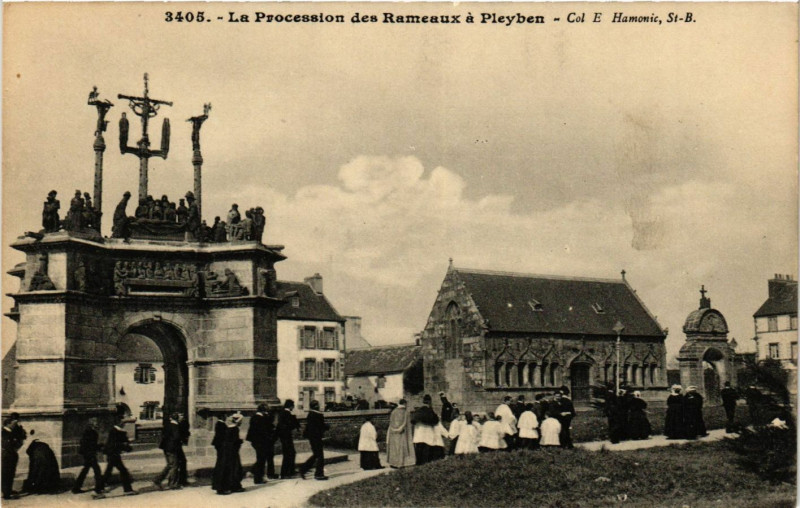 Carte postale ancienne La Procession des Rameaux a Pleyben à Pleyben