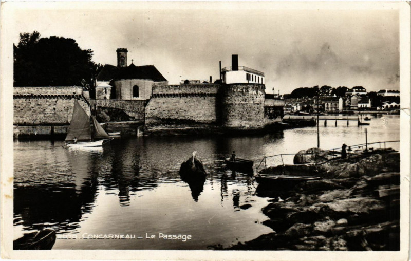 Carte postale ancienne Concarneau - Le Passage à Concarneau