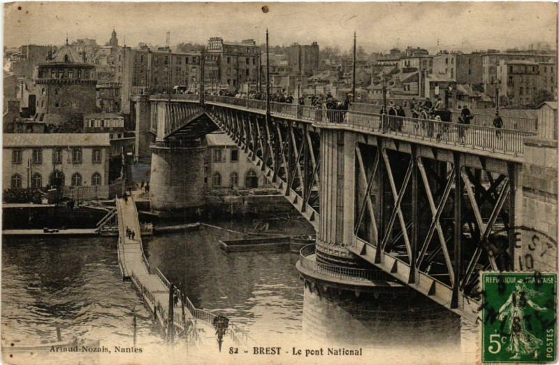 Carte postale ancienne Brest - Le pont National à Brest