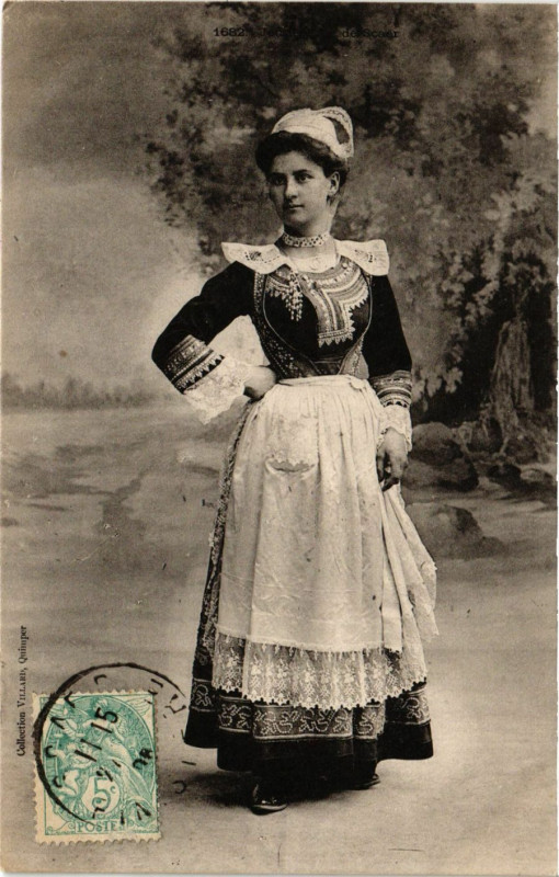 Carte postale ancienne Scaer - Jeune Fille de Scaer à Scaër