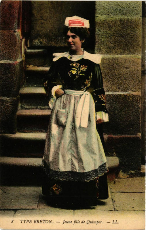 Carte postale ancienne Quimper - Jeune Fille de Quimper - Type Breton à Quimper