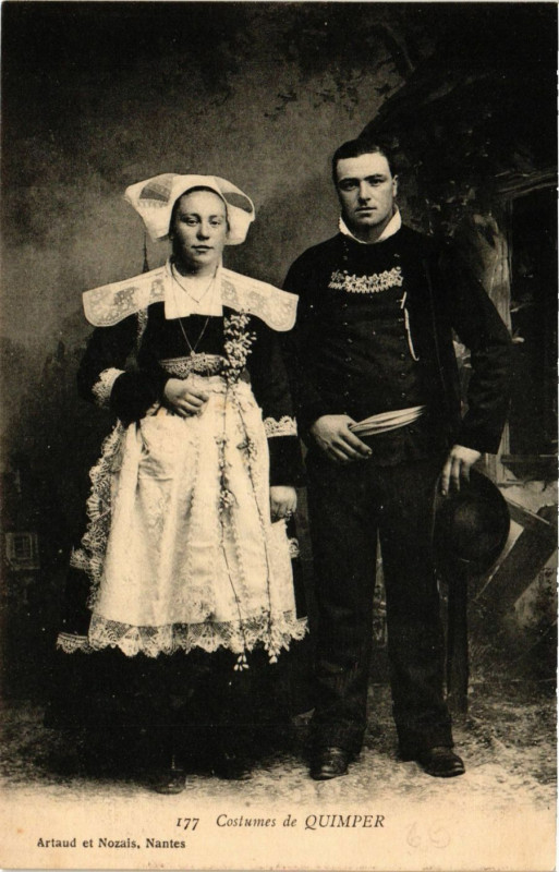 Carte postale ancienne Quimper - Costumes de Quimper à Quimper