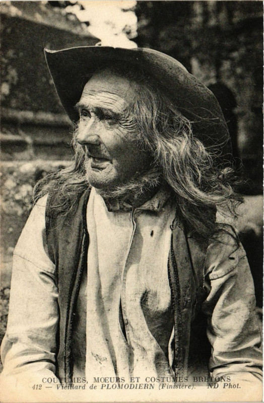Carte postale ancienne Plomodiern - Vieillard de Plomodiern - Costumes Bretons à Plomodiern