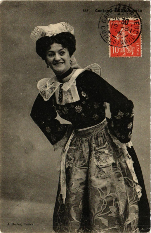 Carte postale ancienne Quimperle - Costume de Quimperle à Quimperlé