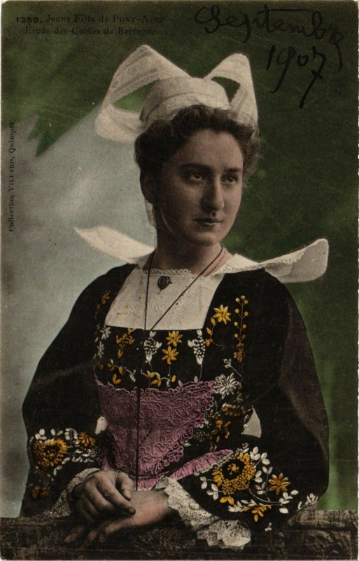 Carte postale ancienne Pont-Aven - Jeune Fille de Pont-Aven à Pont-Aven