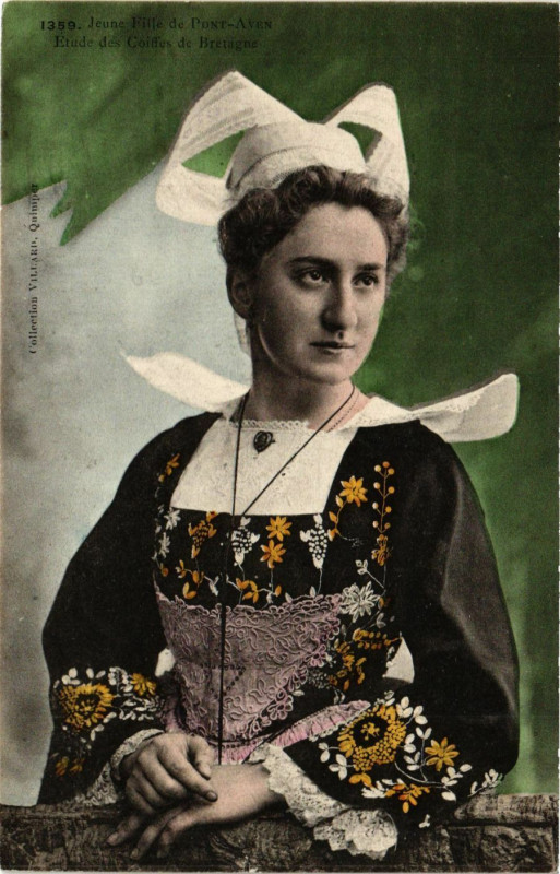 Carte postale ancienne Pont-Aven - Jeune Fille de Pont-Aven à Pont-Aven