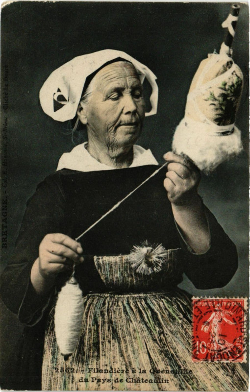 Carte postale ancienne Filandiere a la Quenoville du pays de Chateaulin à Châteaulin