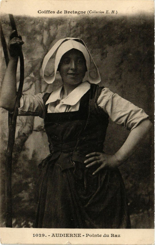 Carte postale ancienne Audierne - Pointe du Raz à Audierne
