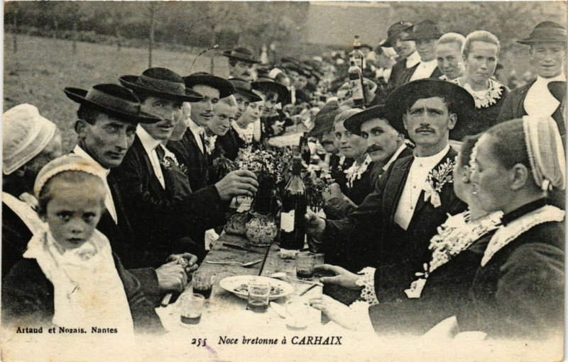 Carte postale ancienne Noce bretonne a Carhaix