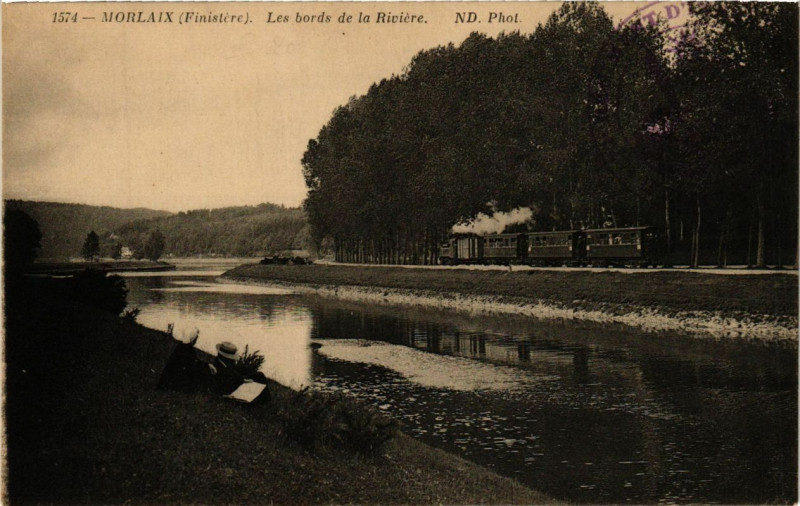 Carte postale ancienne Morlaix Les bords de la Riviere à Morlaix