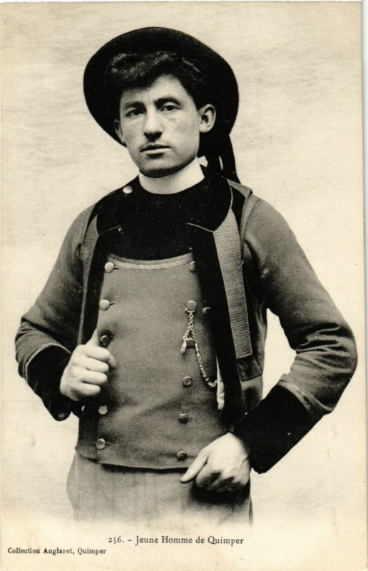 Carte postale ancienne Jeune Homme de Quimper à Quimper