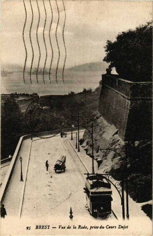 Carte postale ancienne Brest - Vue du la Rade prise du Cours Dajot à Brest