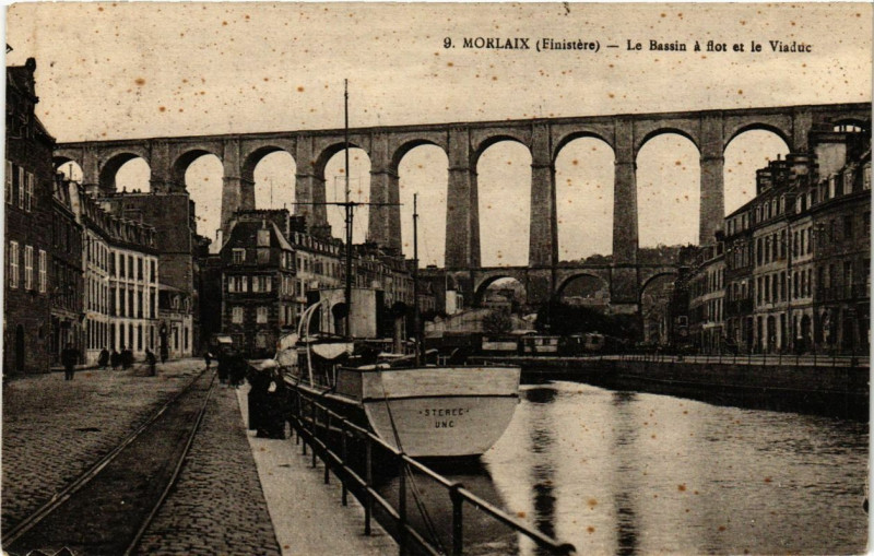 Carte postale ancienne Morlaix (Finistere) - Le Bassin a flot et le Viaduc à Morlaix