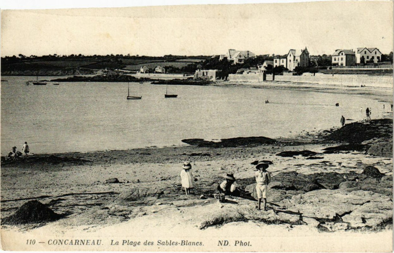 Carte postale ancienne Concarneau - La Plage des Sables-Blancs à Concarneau