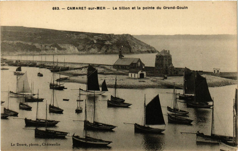 Carte postale ancienne Camaret-sur-Mer - Le Sillon et la pointe du Grand-Gouin à Camaret-sur-Mer